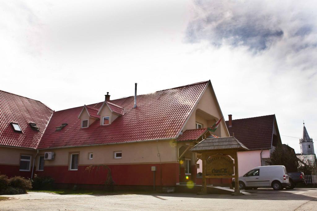 Szekely Fogado Bed & Breakfast Tunyogmatolcs Exterior photo